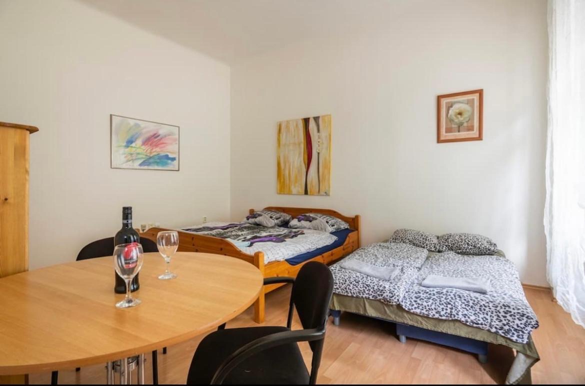 Apartment Stepanska Прага Экстерьер фото